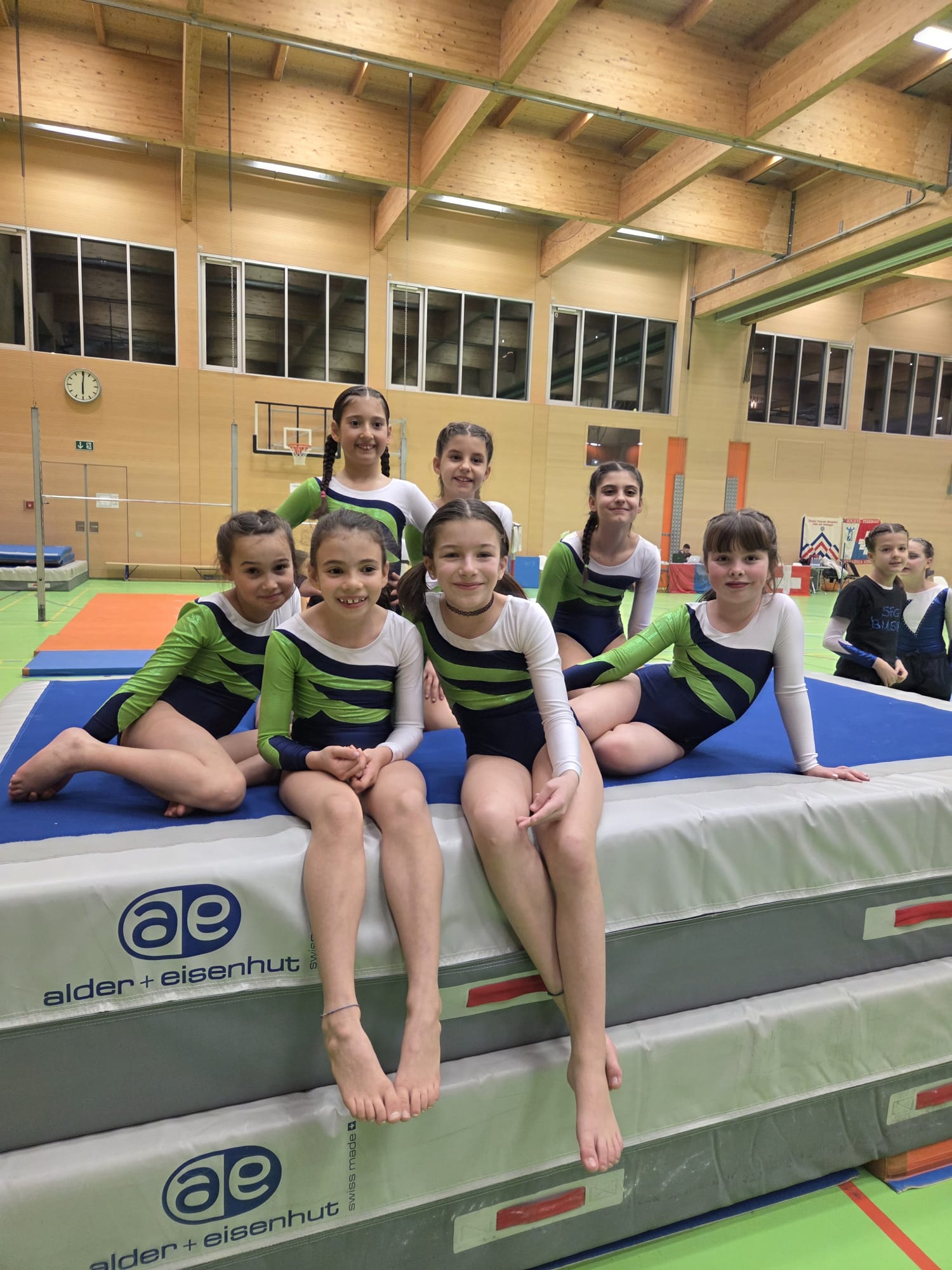 Ginnaste della Società Federale Ginnastica Bodio in palestra
